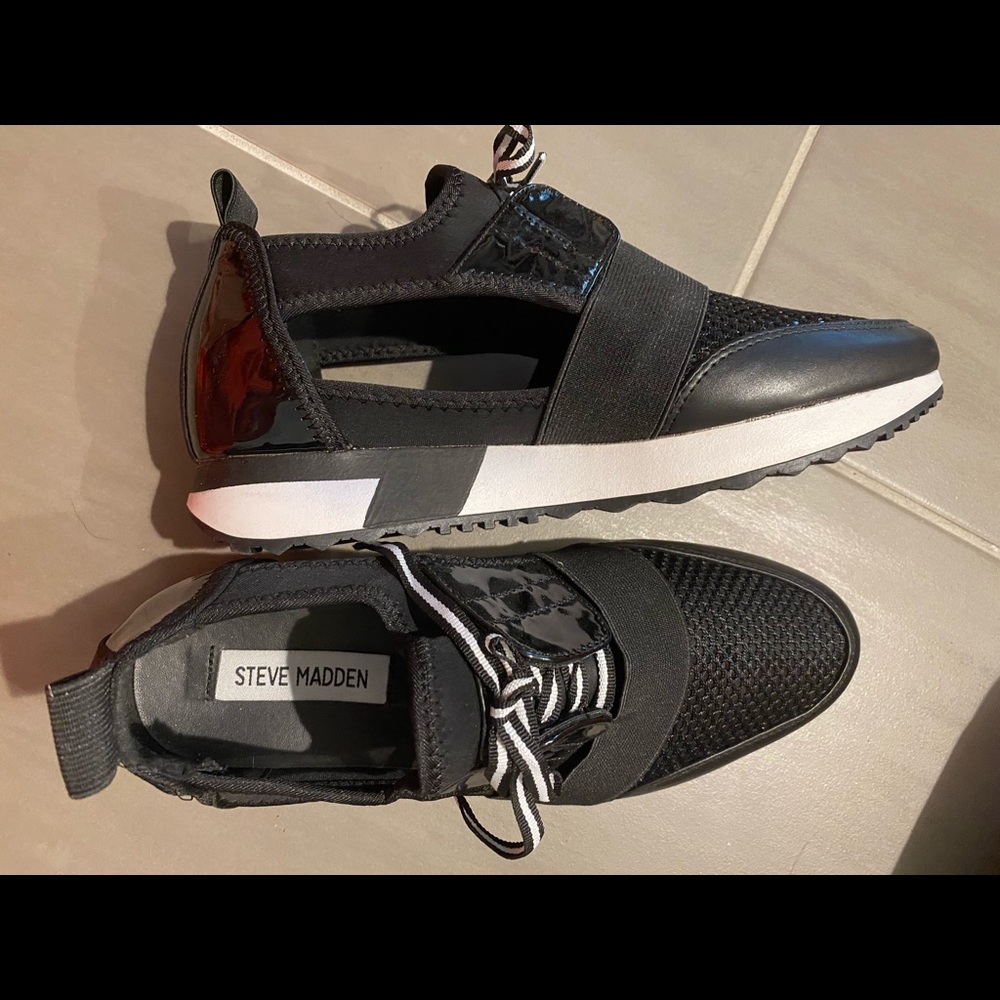 Never Worn Steve Madden SASSY sneaker